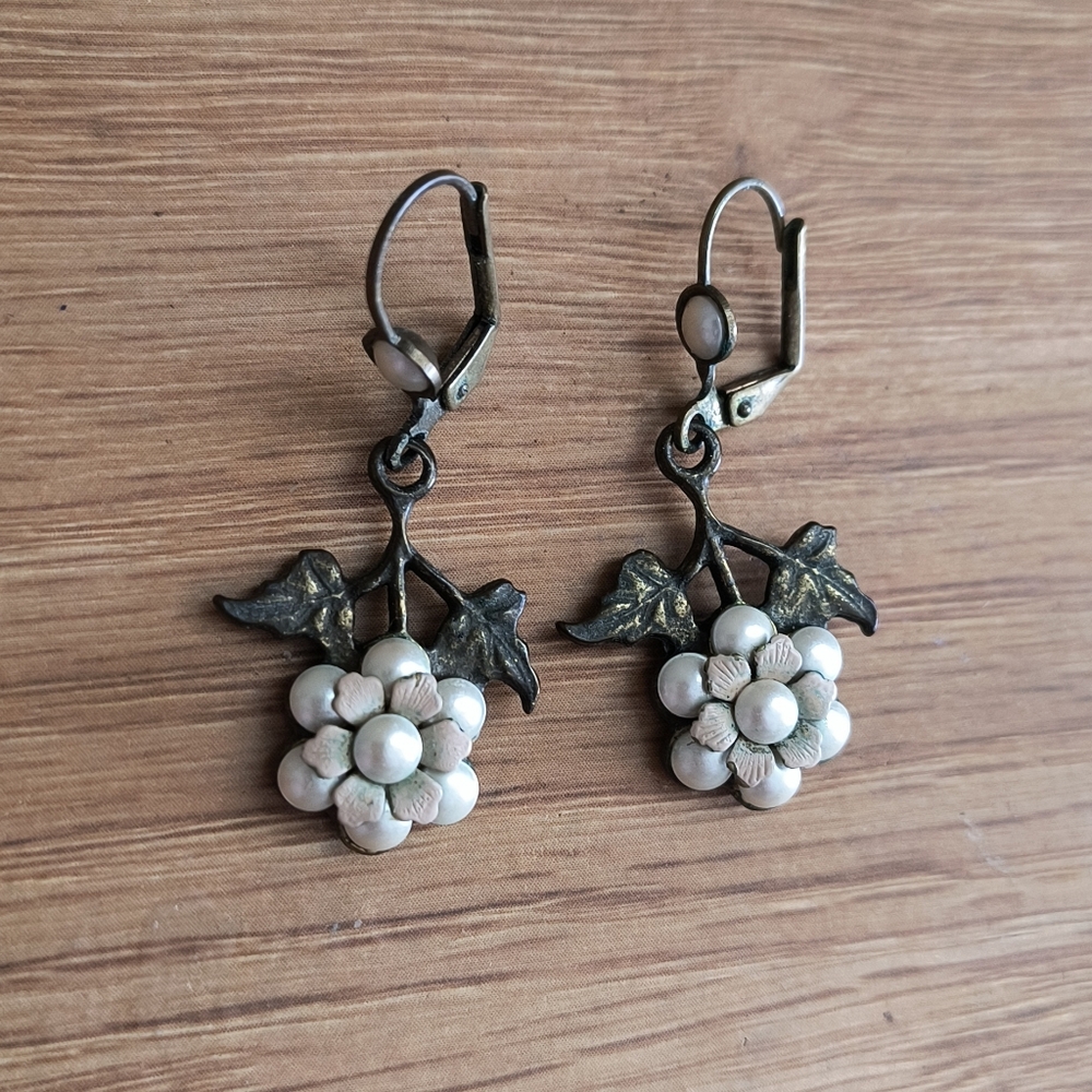 Floral White and Gold Earrings